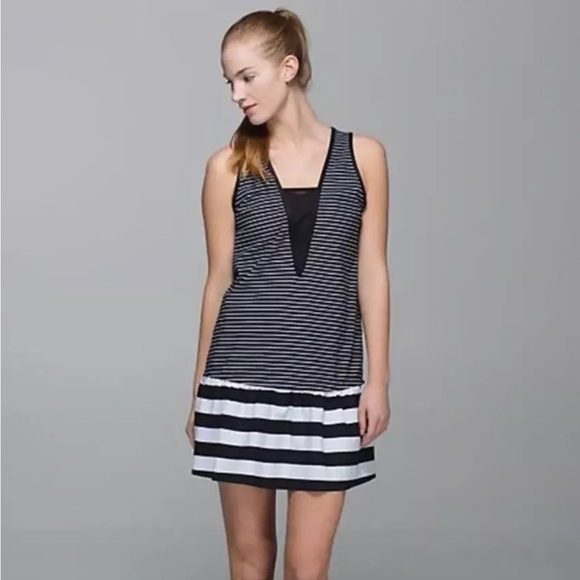 lululemon athletica Dresses & Skirts - Lululemon Womens Both Ways Dress Size Stripe Black Reversible 6? Sleeveless